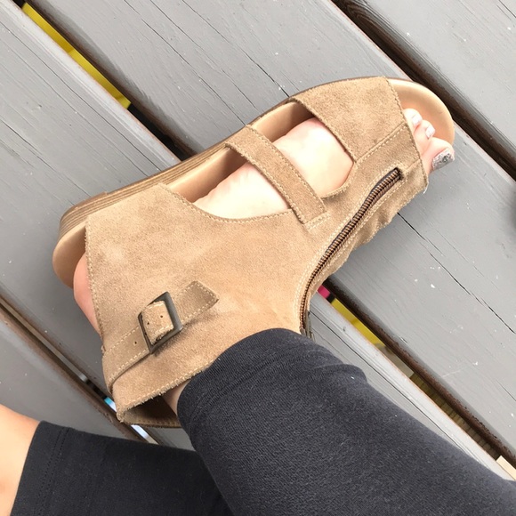 Sandals - Picture 3 of 6